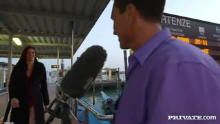 Хуй в заднице заставляет Mira Sunset дико кричать от удовольствия