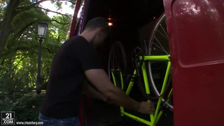 Пацан Чпокает Телочку На Улице