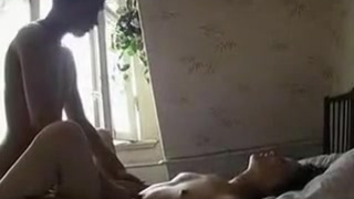 Русские любовники любят трахаться на диване в разных позах