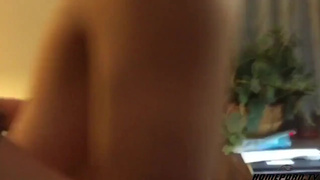 Любительский секс по собачьи с миловидной особой поздним вечером