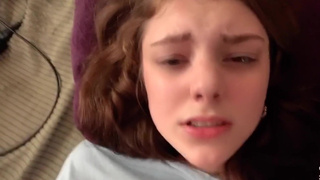 Чувак агрессивно шпилит русскую девчонку рачком, схватив ее за гриву