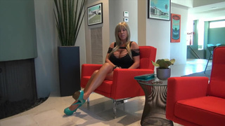 Нагнул в позе раком гламурную блондиночку и и отхарил в сладкую вагину