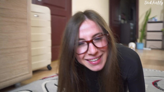 Мужичек занимается сексом с очаровательной сводной сестричкой