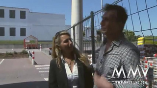 Взрослый чувак развел женщину на секс