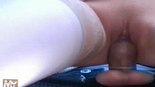 Секс у машины русского паренька с деревенской давалкой