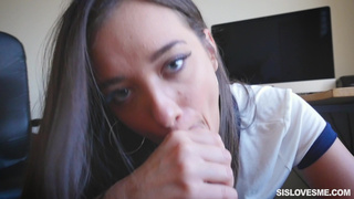 Брат чпокнул младшую сестренку в ванной на скрытую камеру