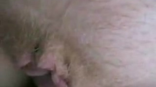 Русская мохнатая киска ласково скачет на упругом торчке