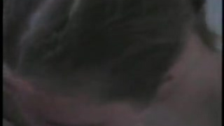 Русская девчуля Кристина делает минетик на дому