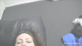 Чика покорно развела свои ляжки на секс кастинге