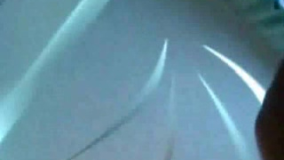 Шпилит подтянутую подружайку на кушетке перед камерой