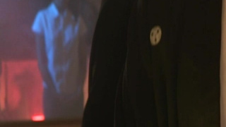 Молоденькая особа из Азии подставила красивую попочку для секса по собачьи