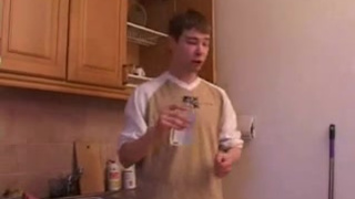 Опытная домохозяйка устроила любительское порно на кухне