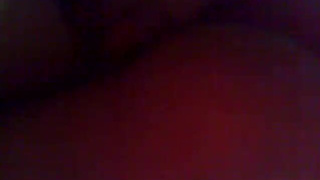 Привычно наблюдает как благоверная шпилится с двумя