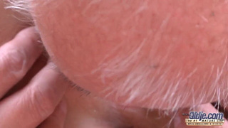 Старик ебёт квартирантку прямо на покрывале