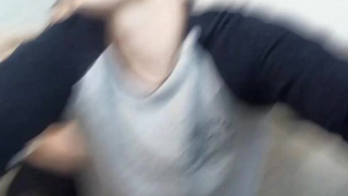 Облизывает перед камерой и дает трахать