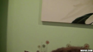 Неопытной мужик решил снять обалденный любительский секс с красоткой