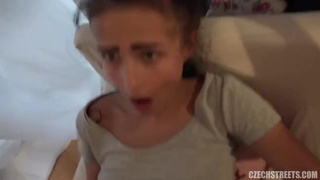 Милая девушка активно трахалась в частном порно