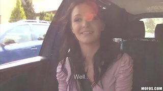 Кобель занимается сексом в машине со своей любимой сучкой