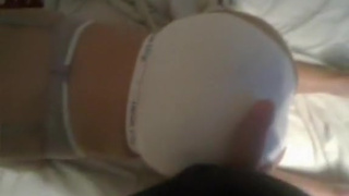 Мужичек кончил на белые трусики своей сучки