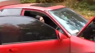 Русская юная барышня сексом рассчиталась за ремонт папиной машины