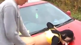 Русская юная барышня сексом рассчиталась за ремонт папиной машины