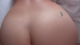 Мужчина обкончал всю попу соседке