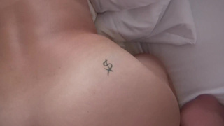 Мужчина обкончал всю попу соседке