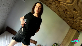 Русский пикапер долбит пизду наивной малышки с красивыми буферами