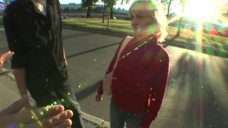 Пикаперы напоили доверчивую белокурую красотку и отымели двумя членами