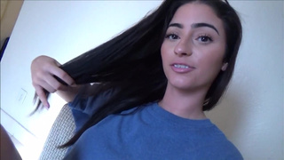 Дочь облизывает у папы и дает ебать