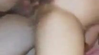 Трахают замужнюю в анус и в рот