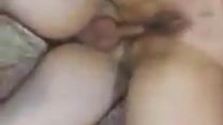 Трахают замужнюю в анус и в рот