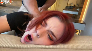 Вернула очки незнакомцу, а он взял и жестко меня чпокнул