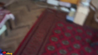 Ненасытная брюнетка долбится с двумя мужиками в домашнем порно