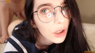 Подтянутая студентка в очках страстно трахнулась с женихом в позе рачком
