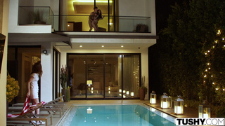 Красавчик дрючит двух малолеток в анальном порно