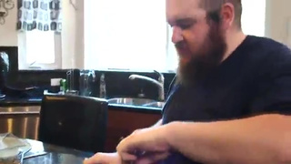 Наивной любовник лижет промежность взрослой бабы