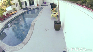 Секс с рыжей красавицей в позе наездницы, держась за руки