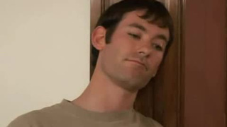 Матюрка обсасывает у сыночка на кровати