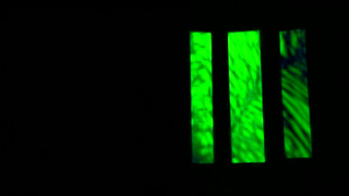 Большой хуй дрючит неопытную брюнетку в чулочках