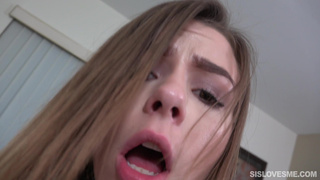 Брат помог сестренке получить сексуальное кайф