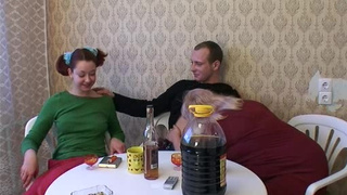 Тучная соседка Наташа разнообразит секс семейной пары