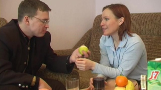 Рыжая пьянчушка потрахалась на кушетке