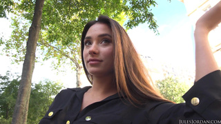 Прогулка по Парижу закончилась сексом на свидании с русской красавицей Liya Silver