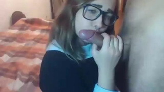 Вебкам минетик с очаровательной очкастой девушкой