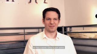 Дамочка изменяет муженьку с парнем в хостеле на небольшой диване