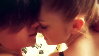 Выпившие студентки дают и отсасывают