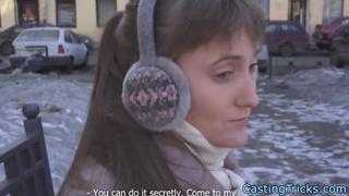 Хитрец разводит на частный секс уличную красотку