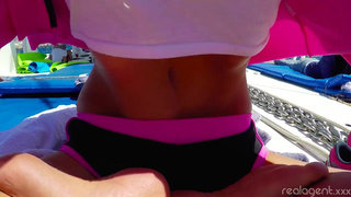 Кобель ебет на яхте возбужденных порнозвезд