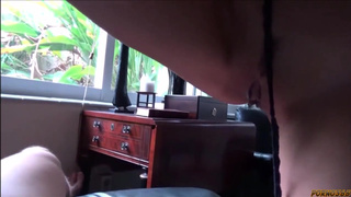 Братишка снял мастурбирующую сеструху на камеру и развел на секс